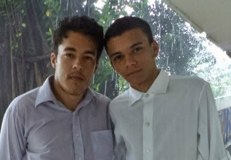 Francisco, ainda estudante, ao lado de um professor do IFPB