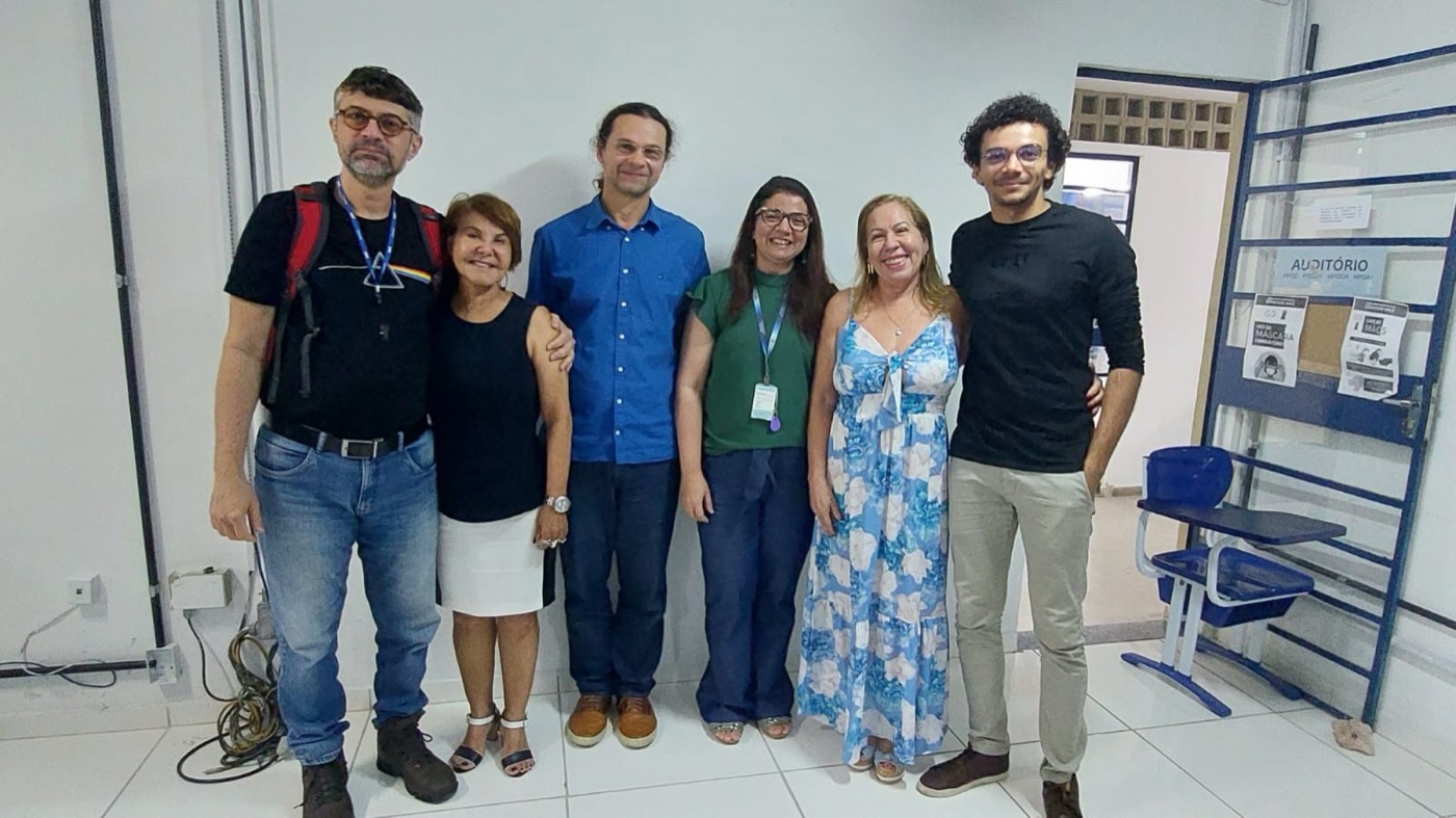 Francisco com colegas e professores em evento acadêmico do Mestrado
